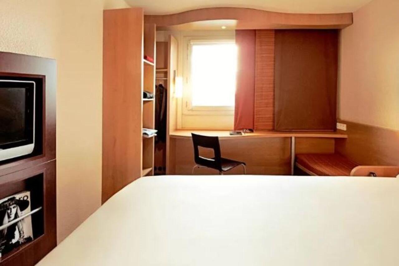 Hotel Ibis Barcelona Santa Coloma Santa Coloma de Gramanet Esterno foto