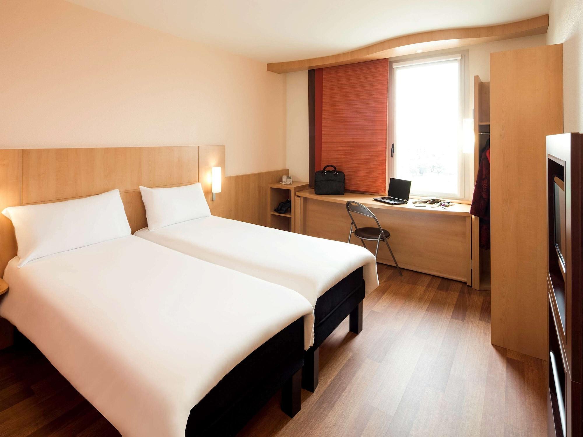 Hotel Ibis Barcelona Santa Coloma Santa Coloma de Gramanet Esterno foto