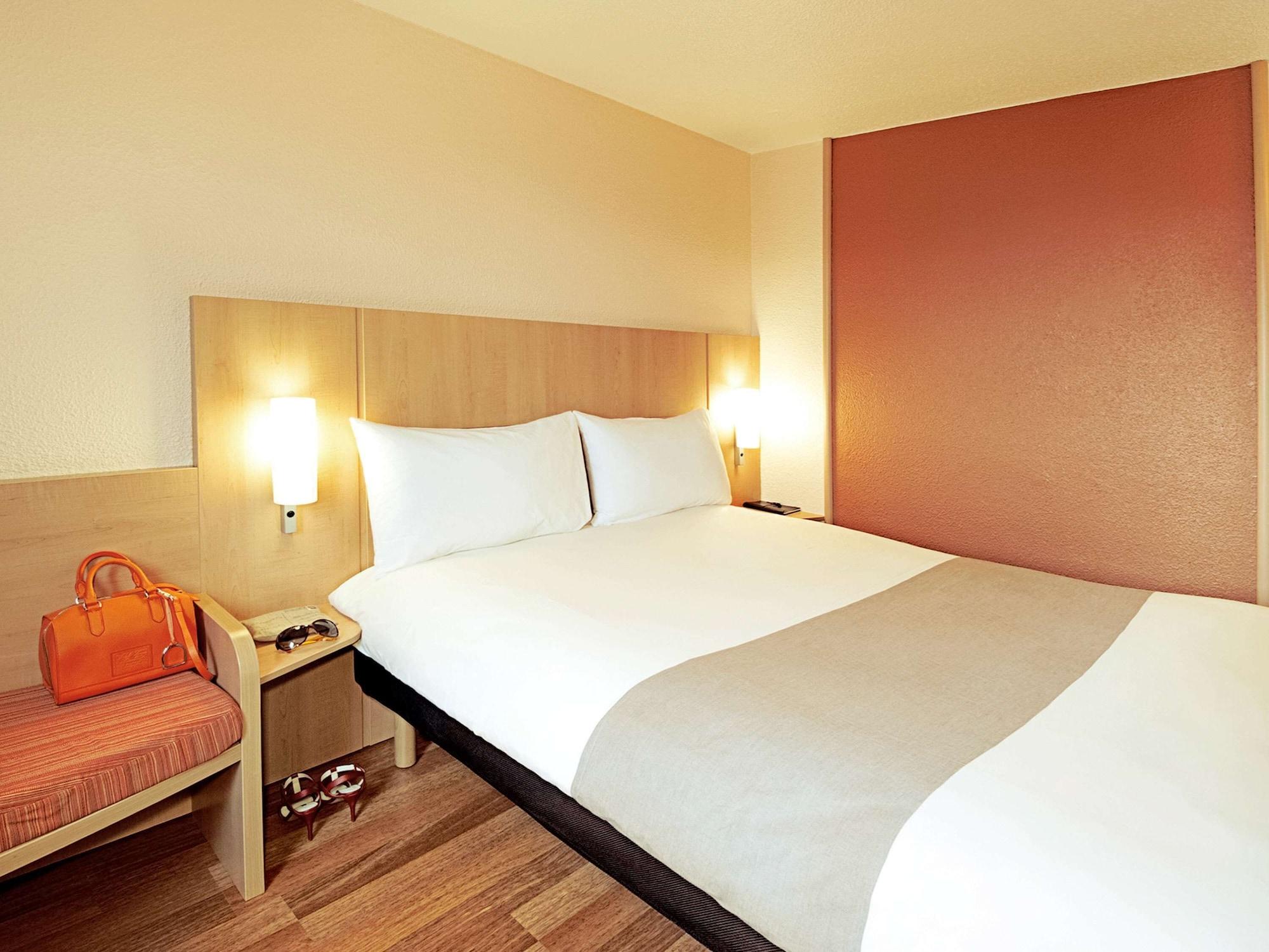 Hotel Ibis Barcelona Santa Coloma Santa Coloma de Gramanet Esterno foto