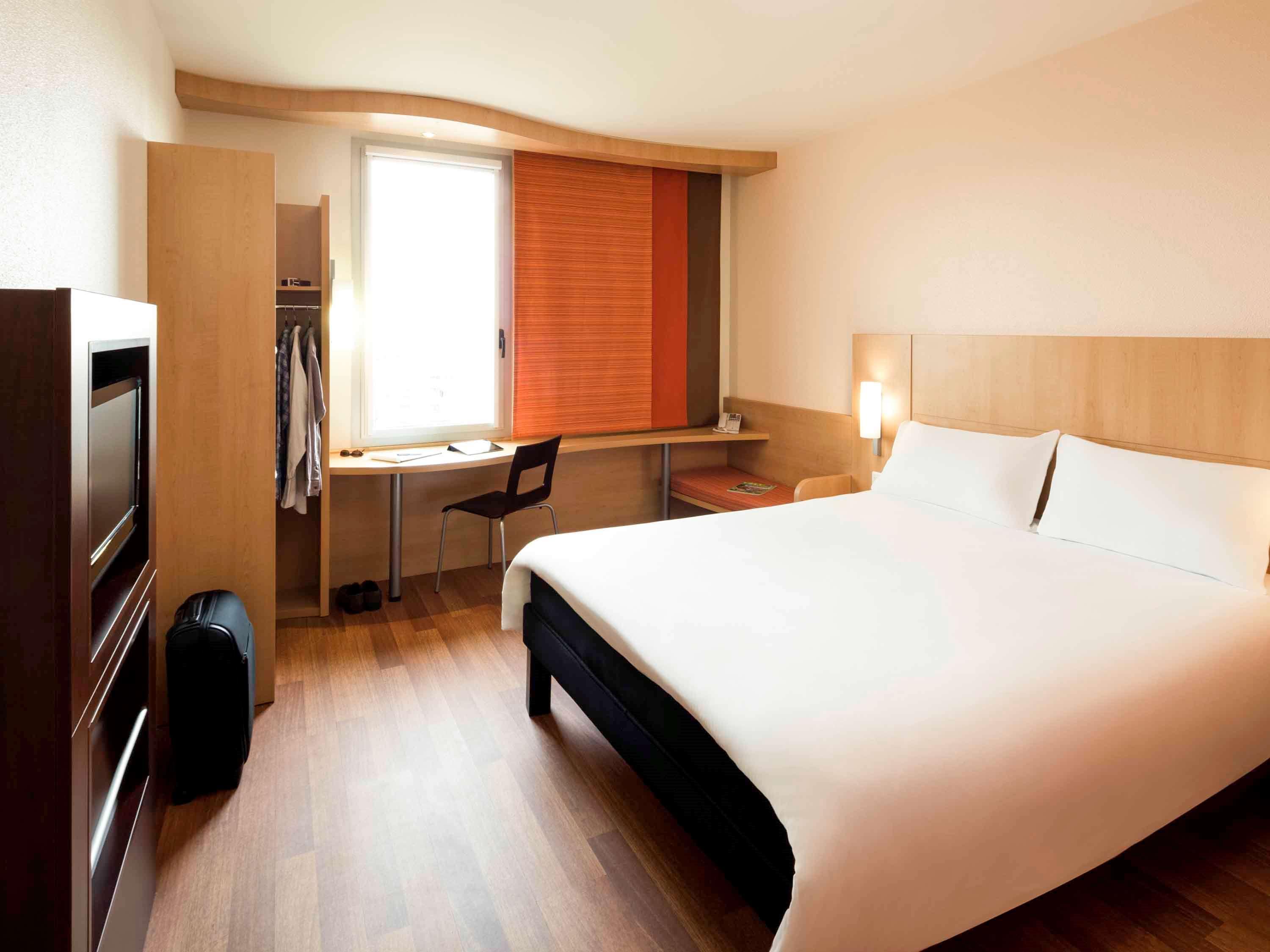 Hotel Ibis Barcelona Santa Coloma Santa Coloma de Gramanet Esterno foto