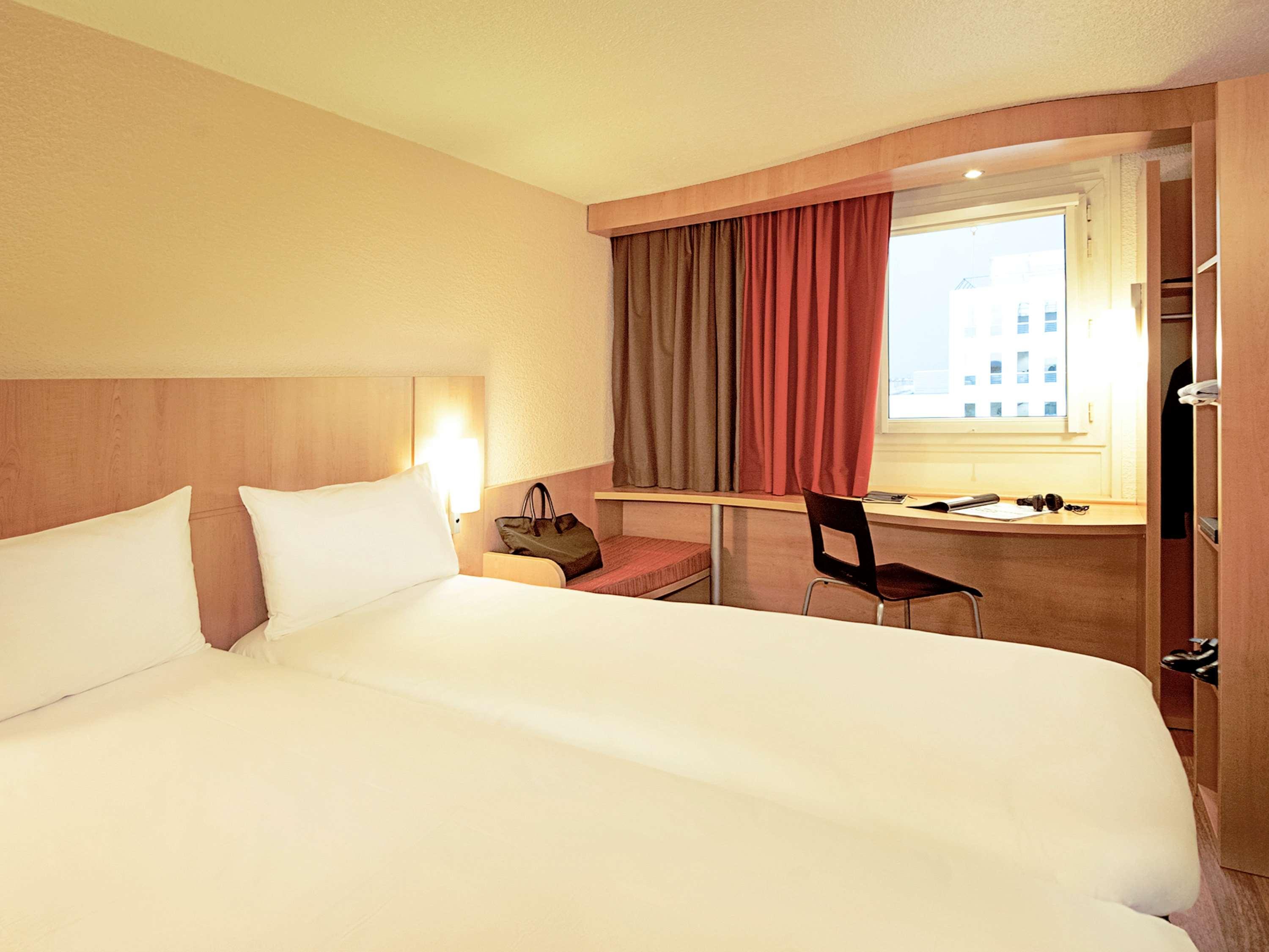 Hotel Ibis Barcelona Santa Coloma Santa Coloma de Gramanet Esterno foto