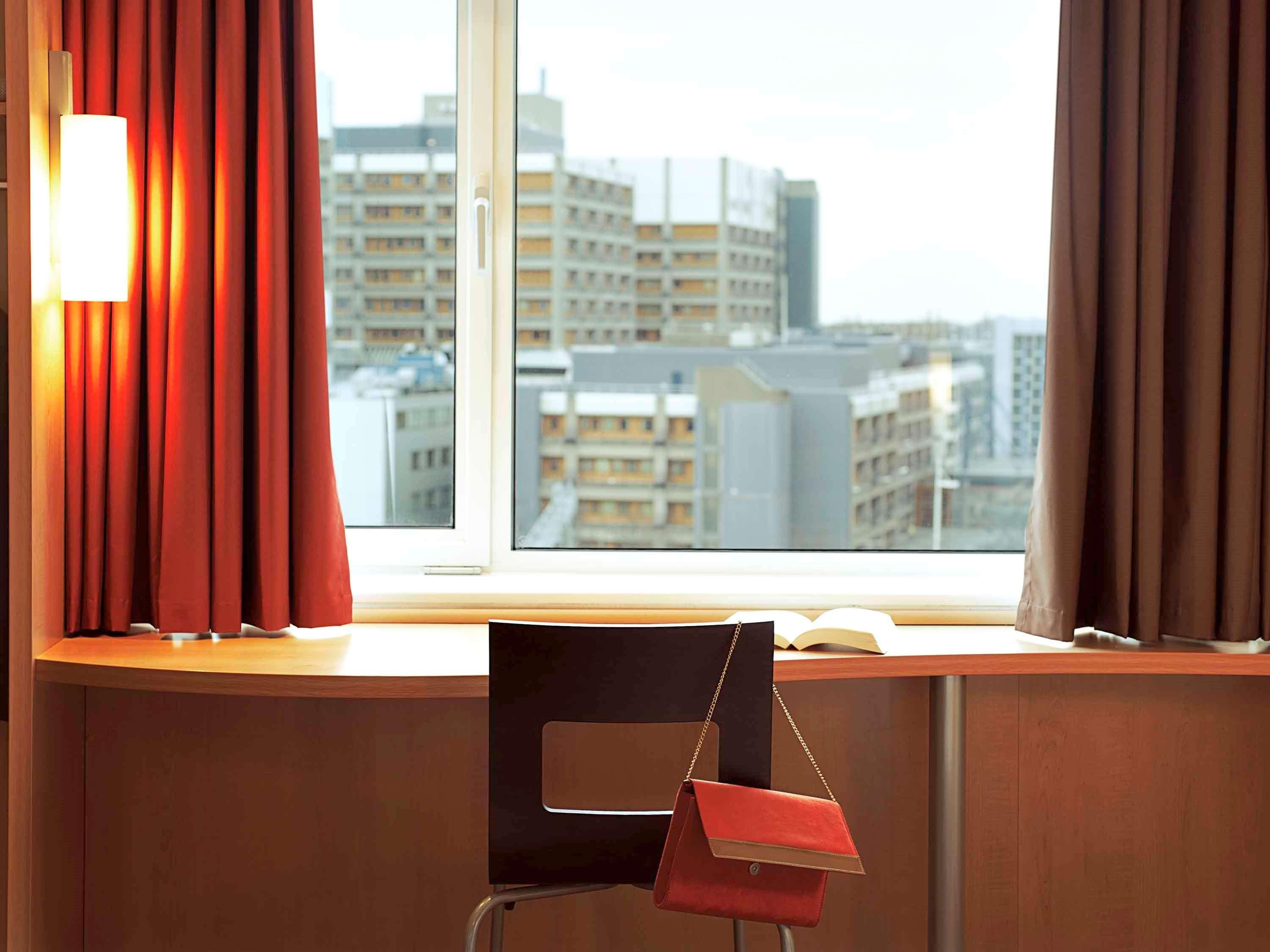 Hotel Ibis Barcelona Santa Coloma Santa Coloma de Gramanet Esterno foto