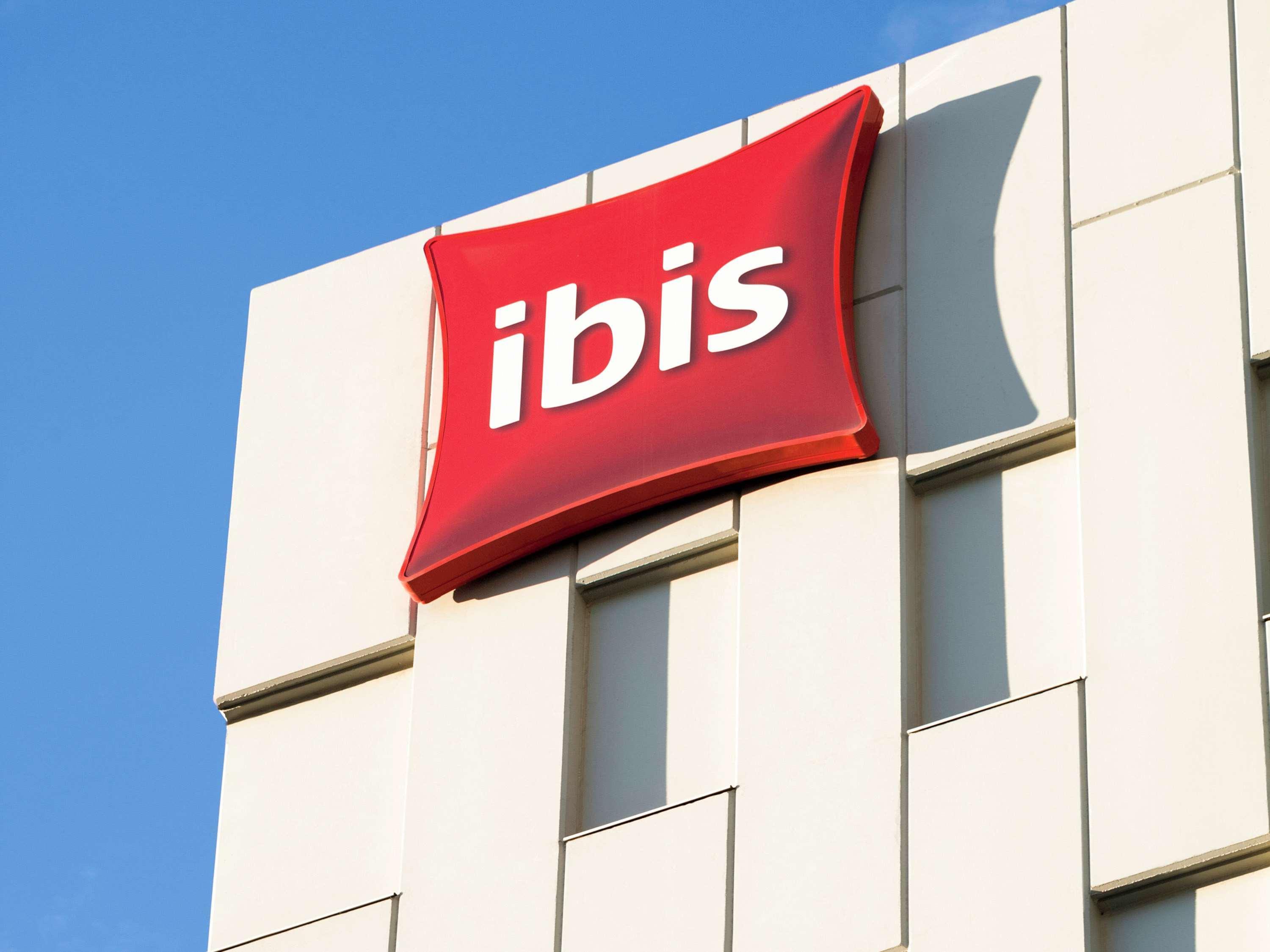 Hotel Ibis Barcelona Santa Coloma Santa Coloma de Gramanet Esterno foto
