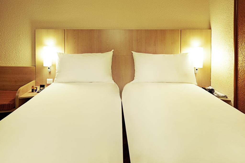 Hotel Ibis Barcelona Santa Coloma Santa Coloma de Gramanet Esterno foto