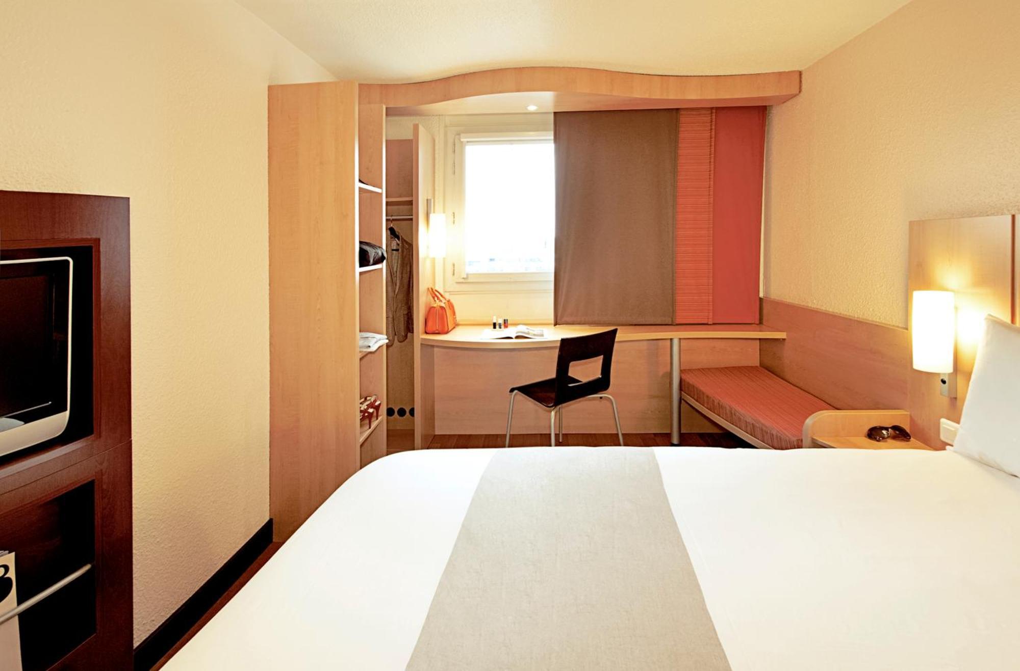 Hotel Ibis Barcelona Santa Coloma Santa Coloma de Gramanet Esterno foto
