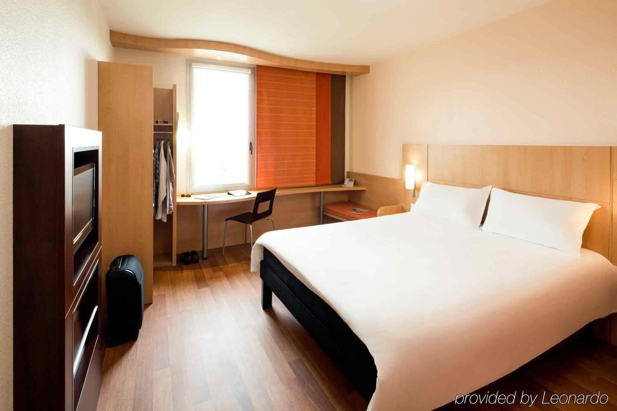 Hotel Ibis Barcelona Santa Coloma Santa Coloma de Gramanet Esterno foto