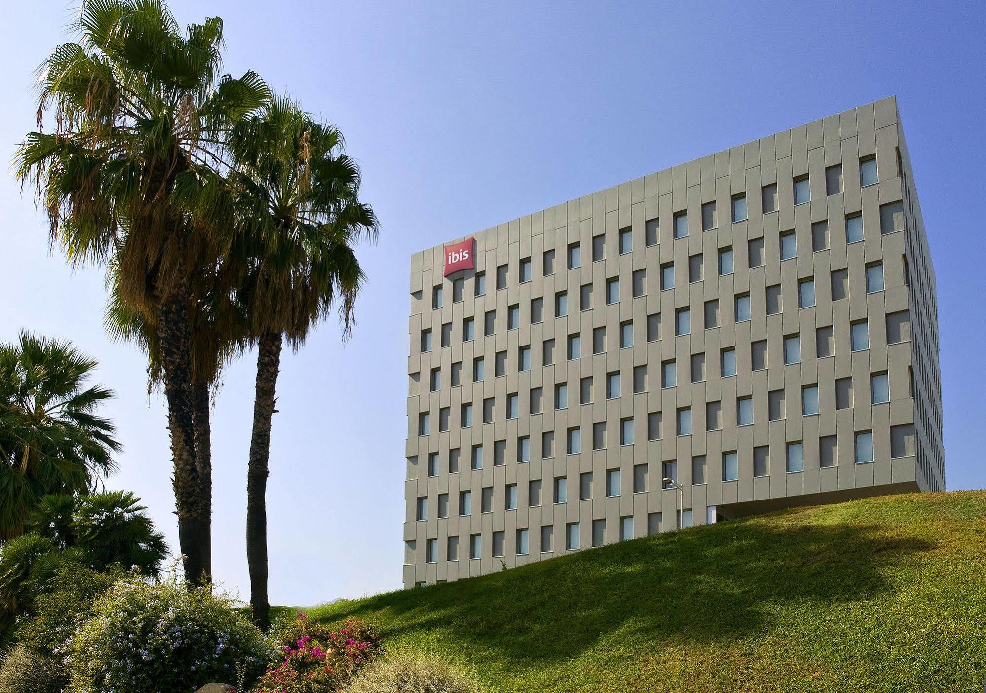 Hotel Ibis Barcelona Santa Coloma Santa Coloma de Gramanet Esterno foto
