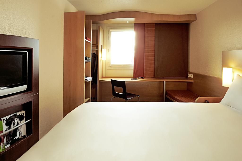 Hotel Ibis Barcelona Santa Coloma Santa Coloma de Gramanet Esterno foto