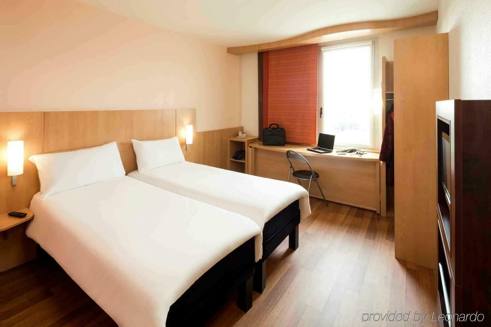 Hotel Ibis Barcelona Santa Coloma Santa Coloma de Gramanet Esterno foto